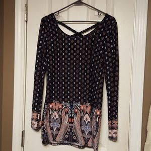 Black/multi colored shirt